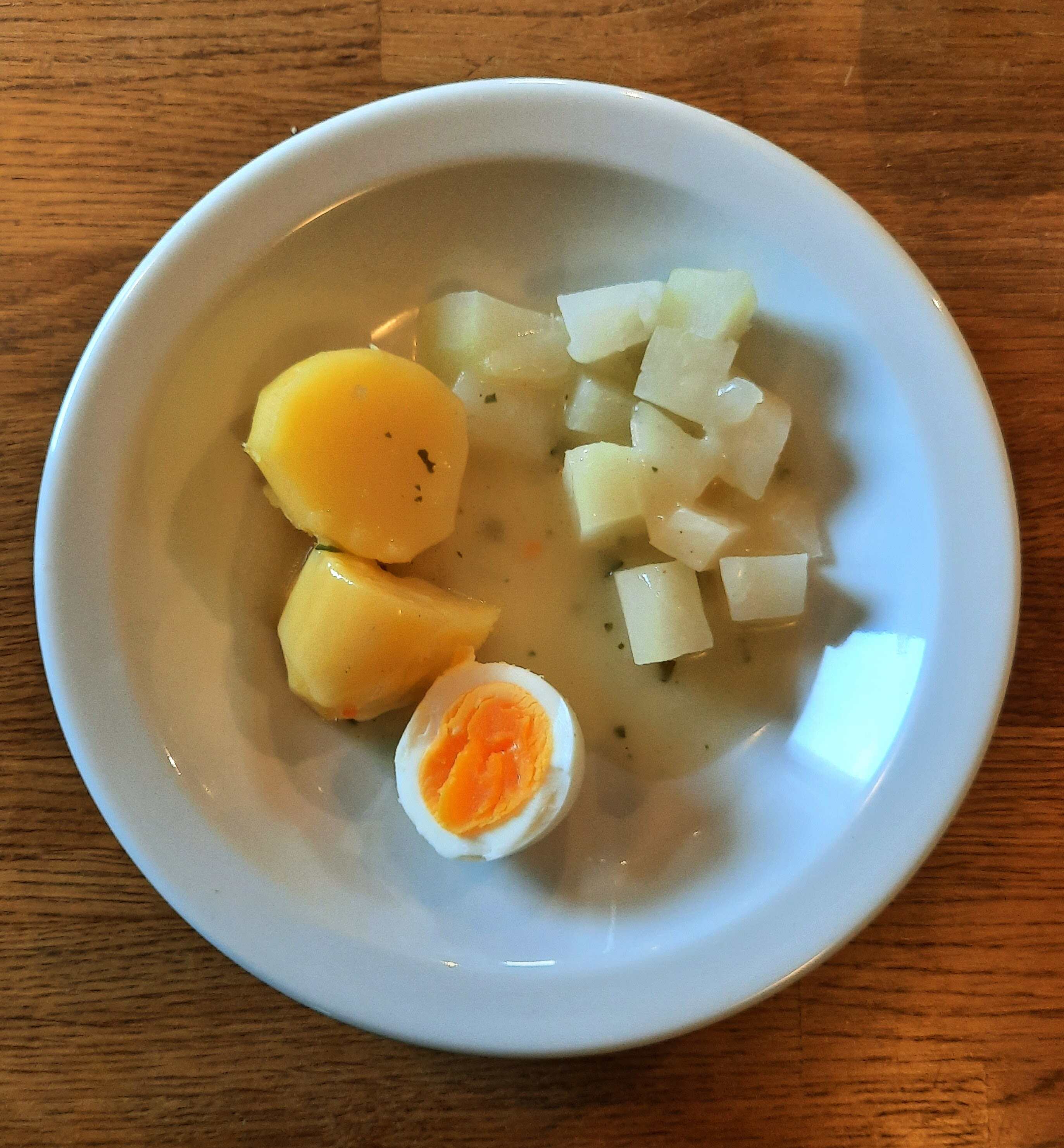 Ein Teller mit Essen